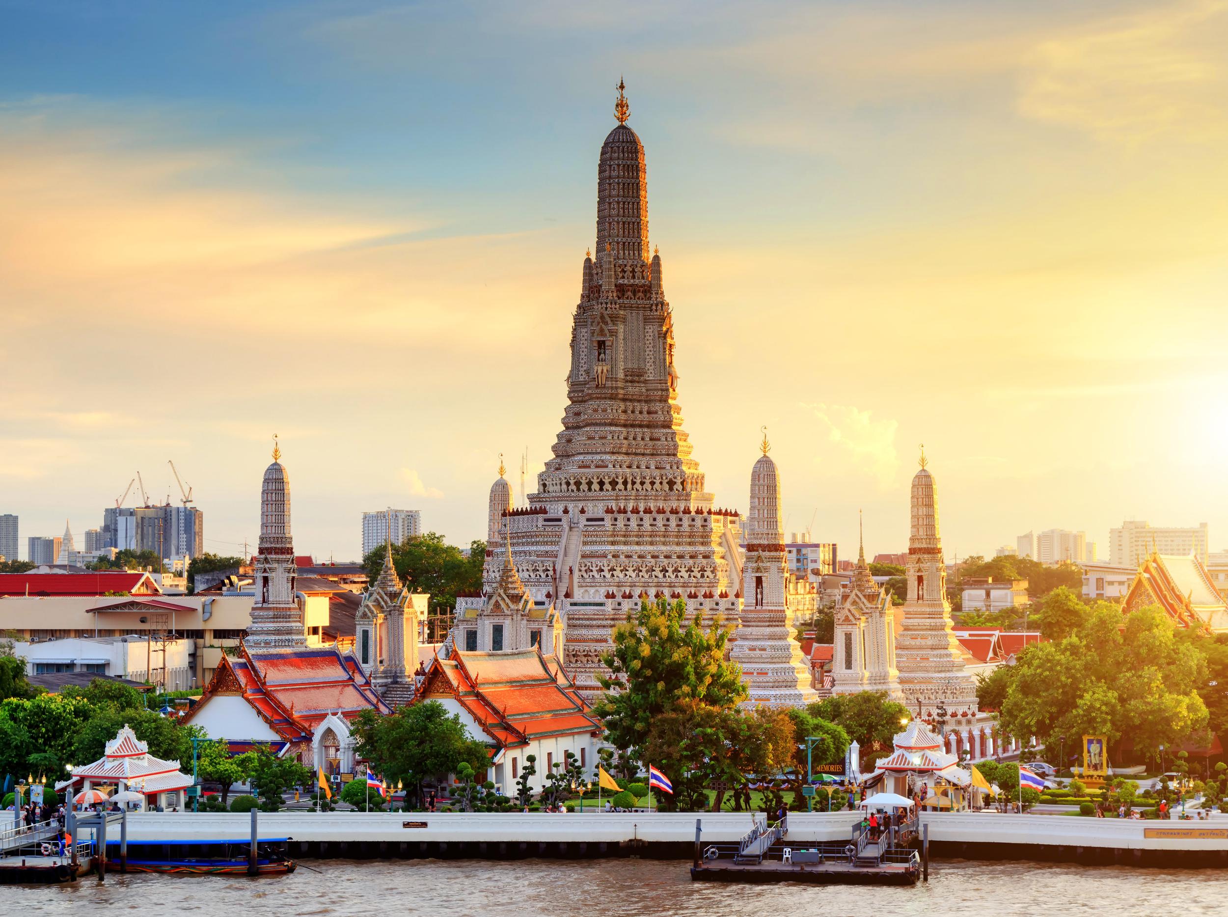 Wat Arun Temple bei Sonnenuntergang in Bangkok