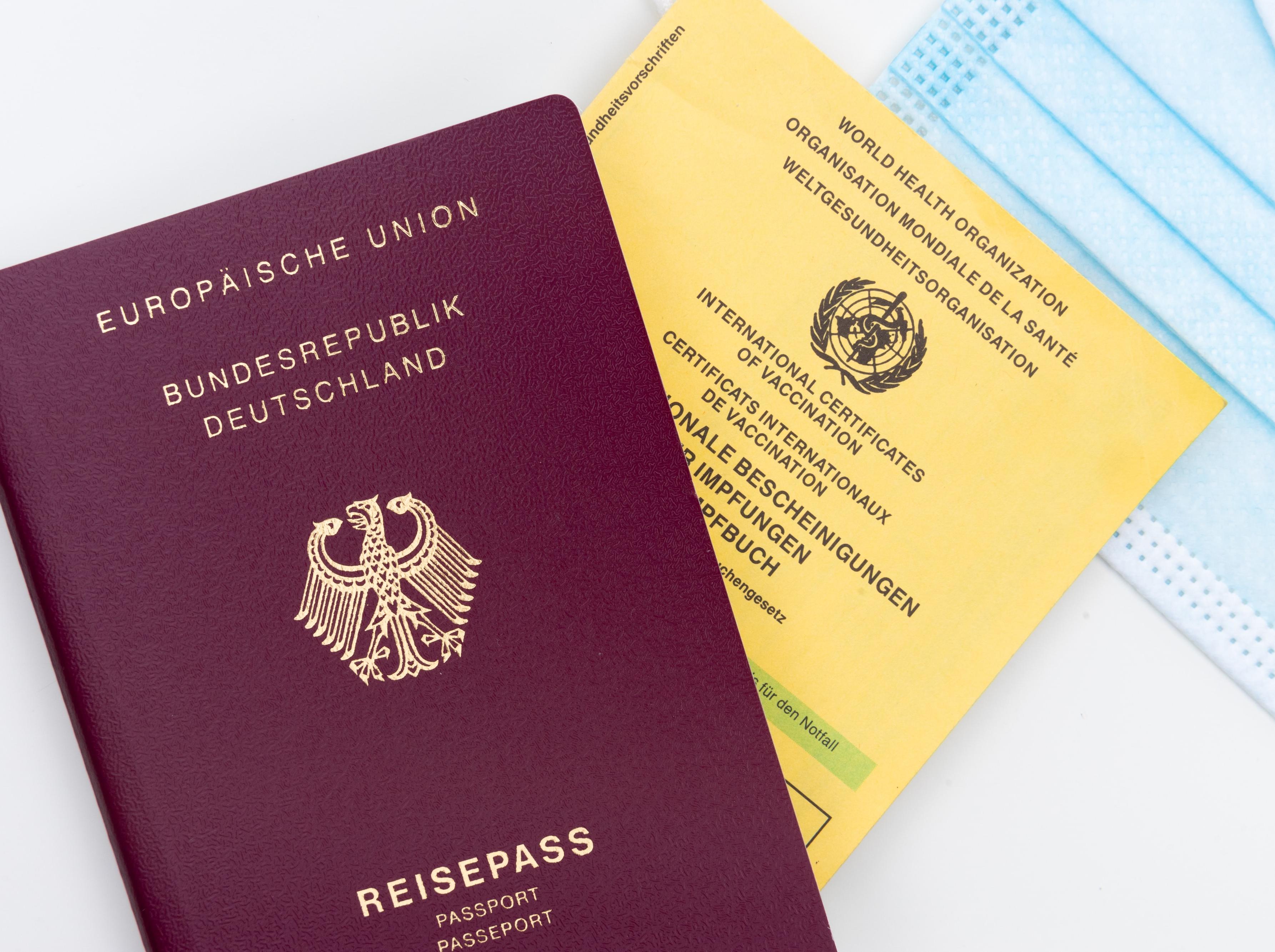 Reisepass und Impfpass