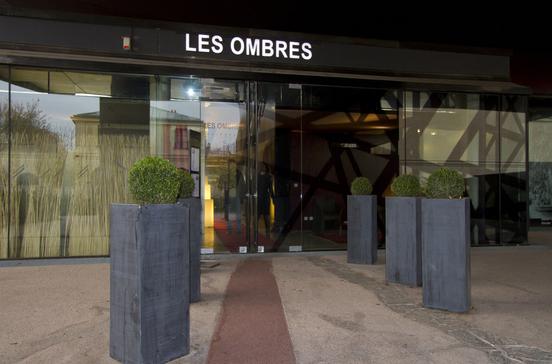 Les Ombres
