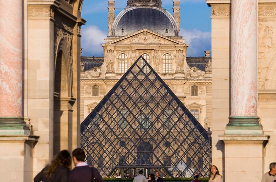 Pyramide du Louvre