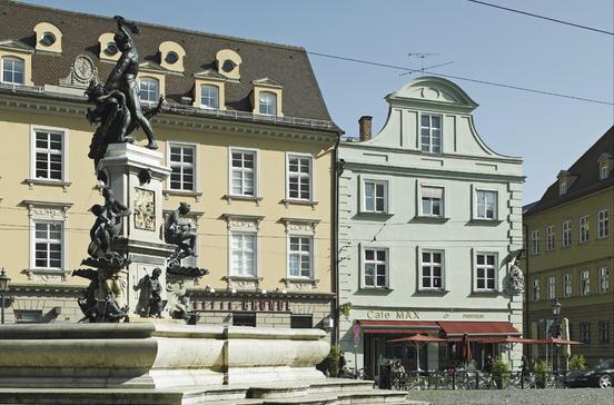 PANTHEON cafe-bar-lounge