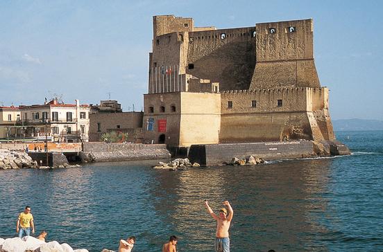 Castel dell'Ovo/ Borgo Marinari