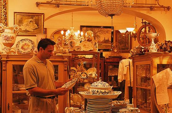 Antiquitäten am Goldenen Reiter