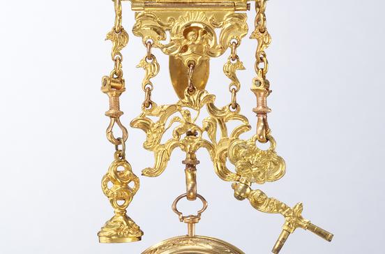 Goldene Taschenuhr mit Übergehaeuse und Châtelaine