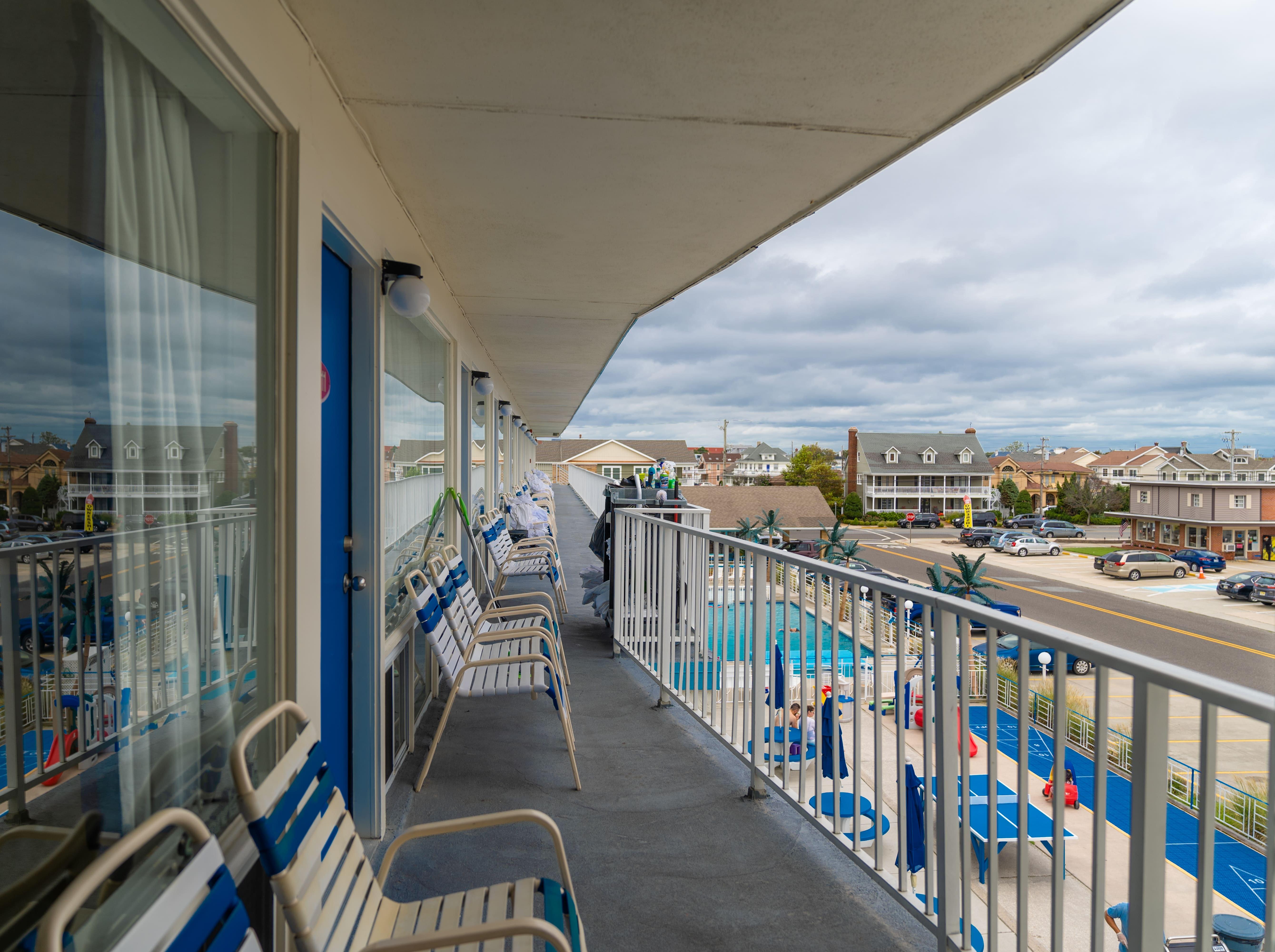 Terrasse eines Motels