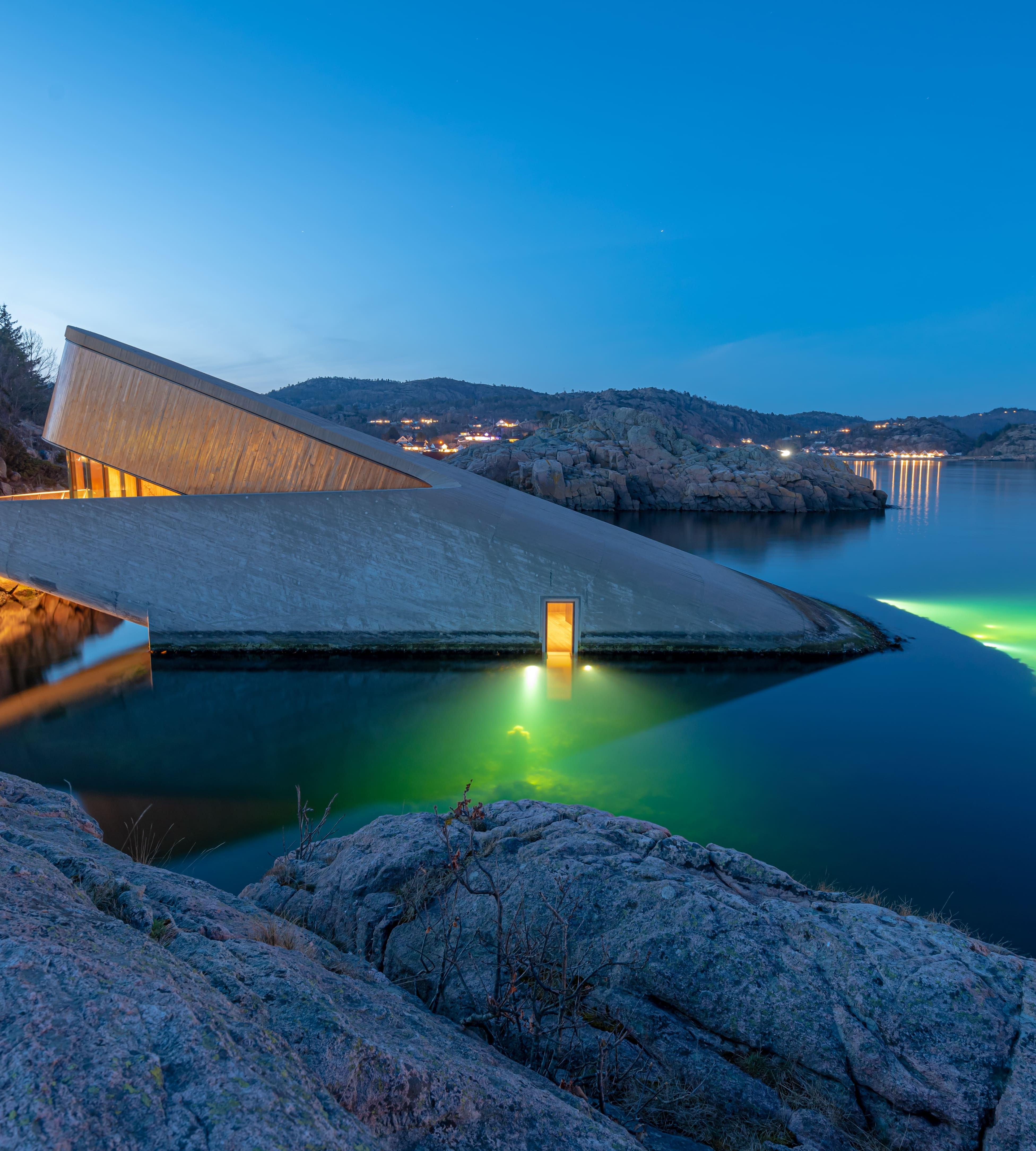 Außenblick auf das Unterwasser-Restaurant in Lindesnes, Norwegen