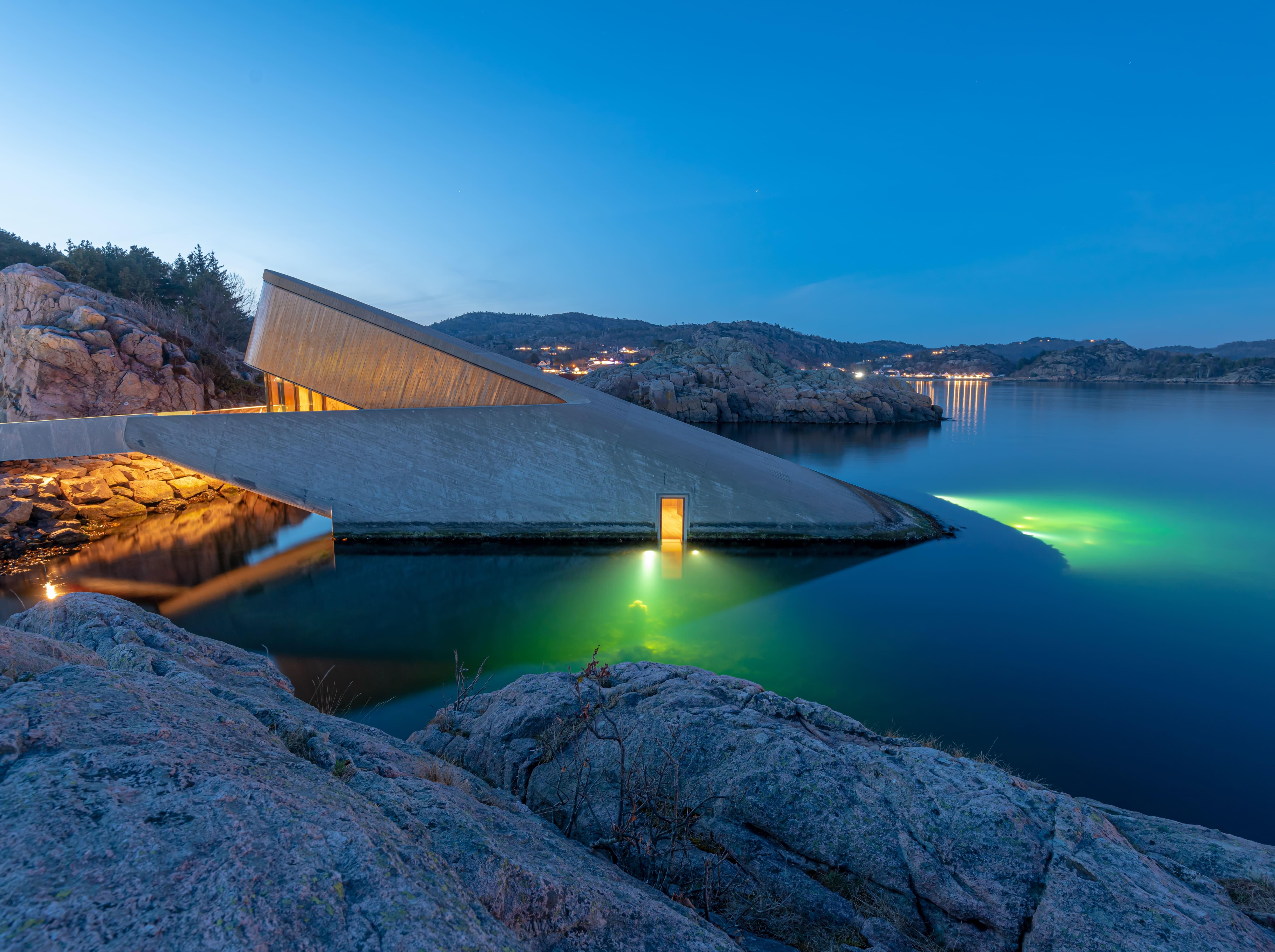 Außenblick auf das Unterwasser-Restaurant in Lindesnes, Norwegen