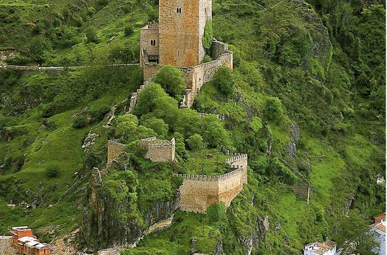 Castillo de la Yedra Castillo de la Yedra