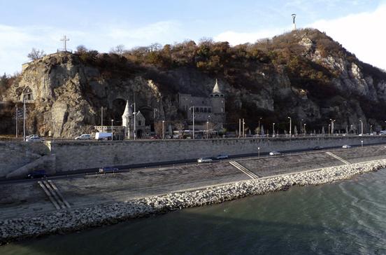 Gellért sziklakápolna Gellért sziklakápolna