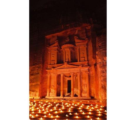 Petra bei Nacht