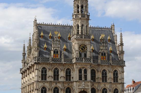 Stadhuis met Belfort Stadhuis met Belfort
