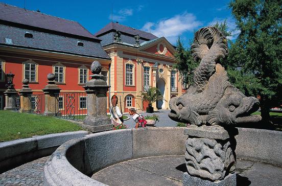 Zámek Dobríš Zámek Dobríš