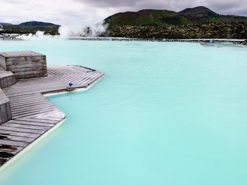 Die blaue Lagune im isländischen Grindavík ist ein weltweit einmaliges Naturphänomen