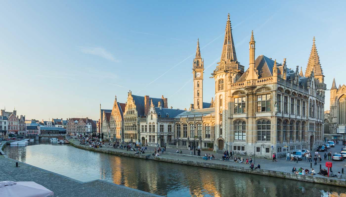 Gent trumpft mit Grachten und historischer Kulisse auf