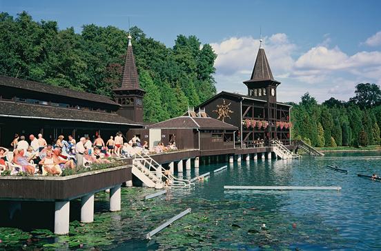 Hévízi-tó Hévízi-tó