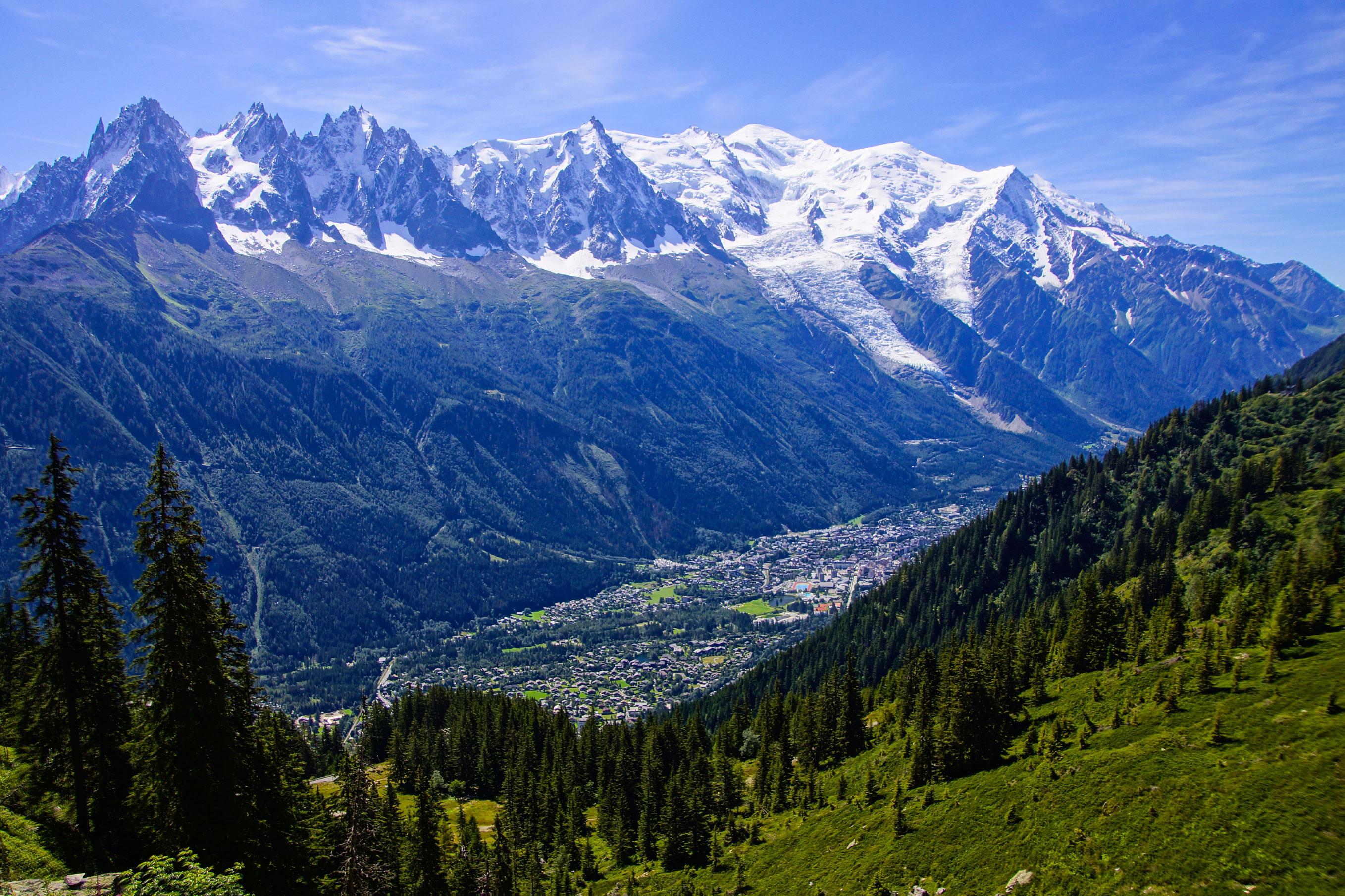 Die französischen Alpen beeindrucken durch eindrucksvolle Gebirgskulissen