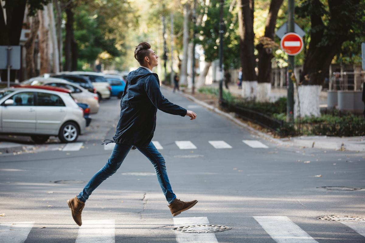 Bloss nicht: Blindlings im Verkehr herumlaufen