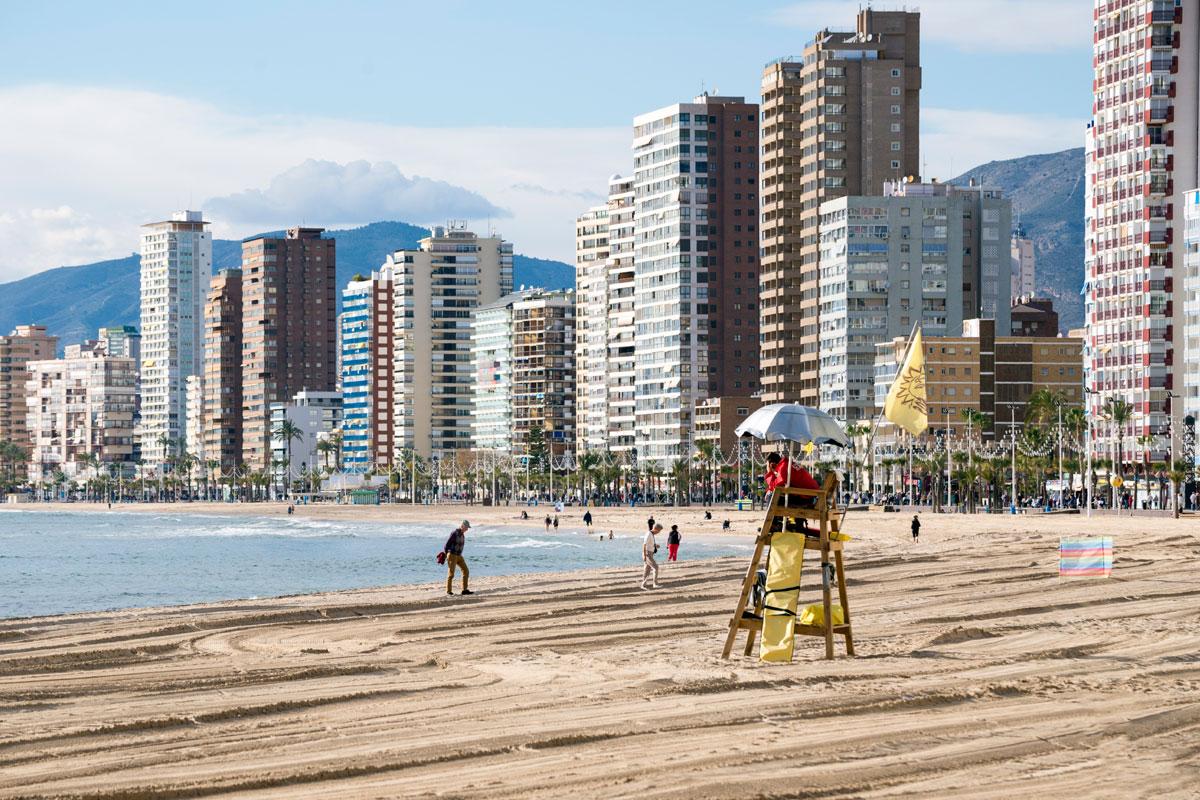 Kein schöner Anblick: Hotelklötze am Strand von Levante in Spanien