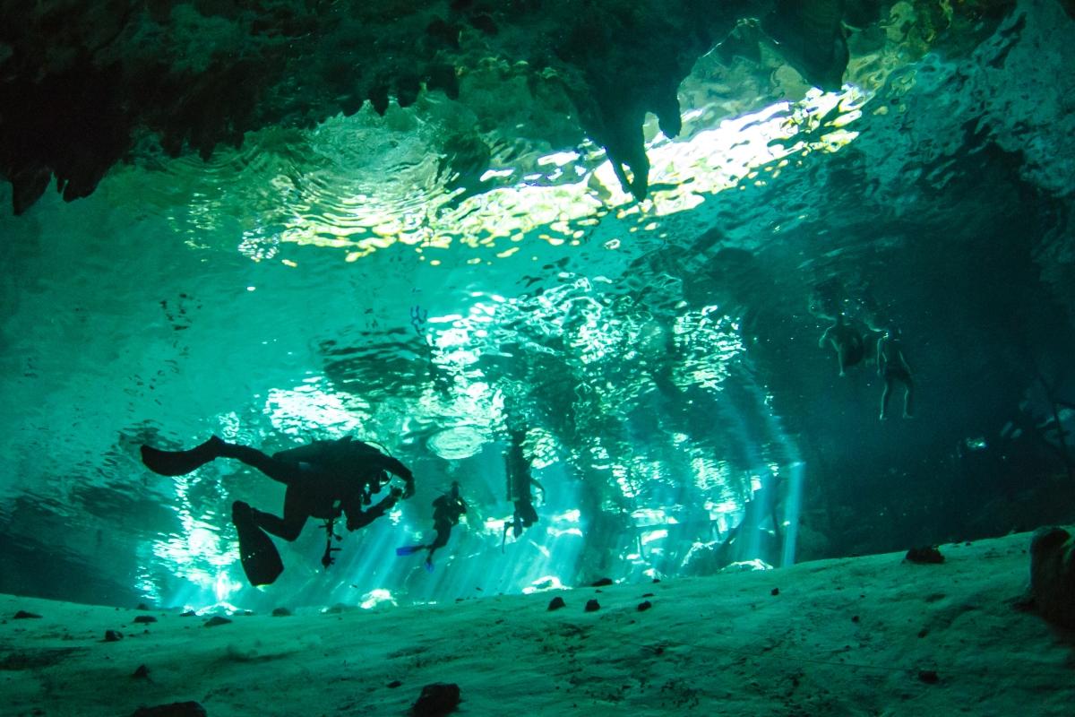 Magische Tauch- und Schwimmgänge in Yucatán
