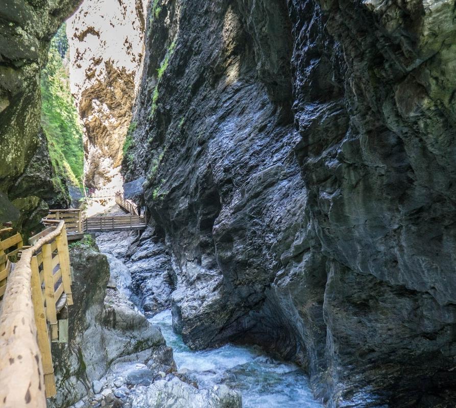 Erz der Alpen: Von der Skisprungschanze hinab zu prähistorischen Stollen