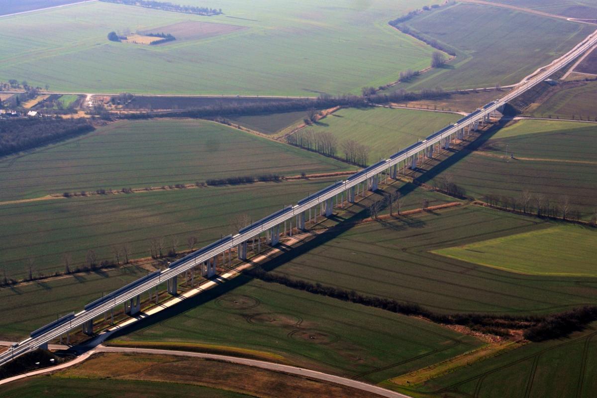 Die Preisgekrönte: Gänsebachtalbrücke auf der Strecke Erfurt – Leipzig/Halle 