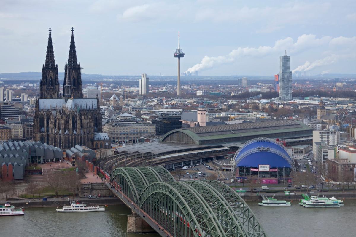 Die Verkehrsreichste: Hohenzollernbrücke in Köln