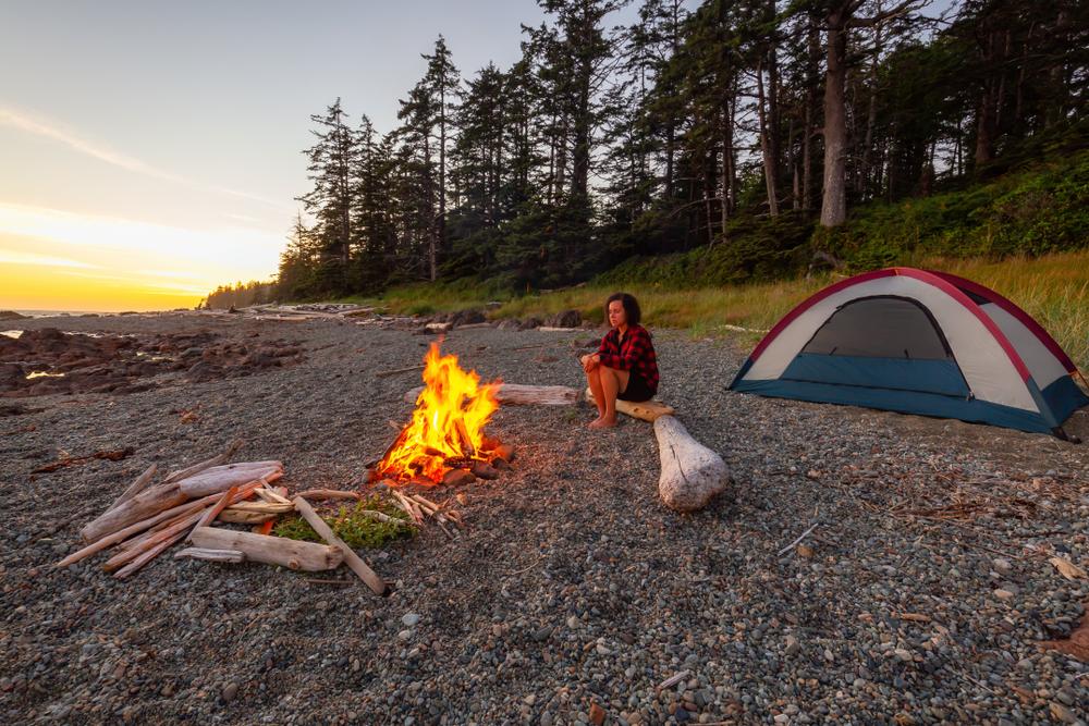 5. Übernachte am Strand mit Lagerfeuer