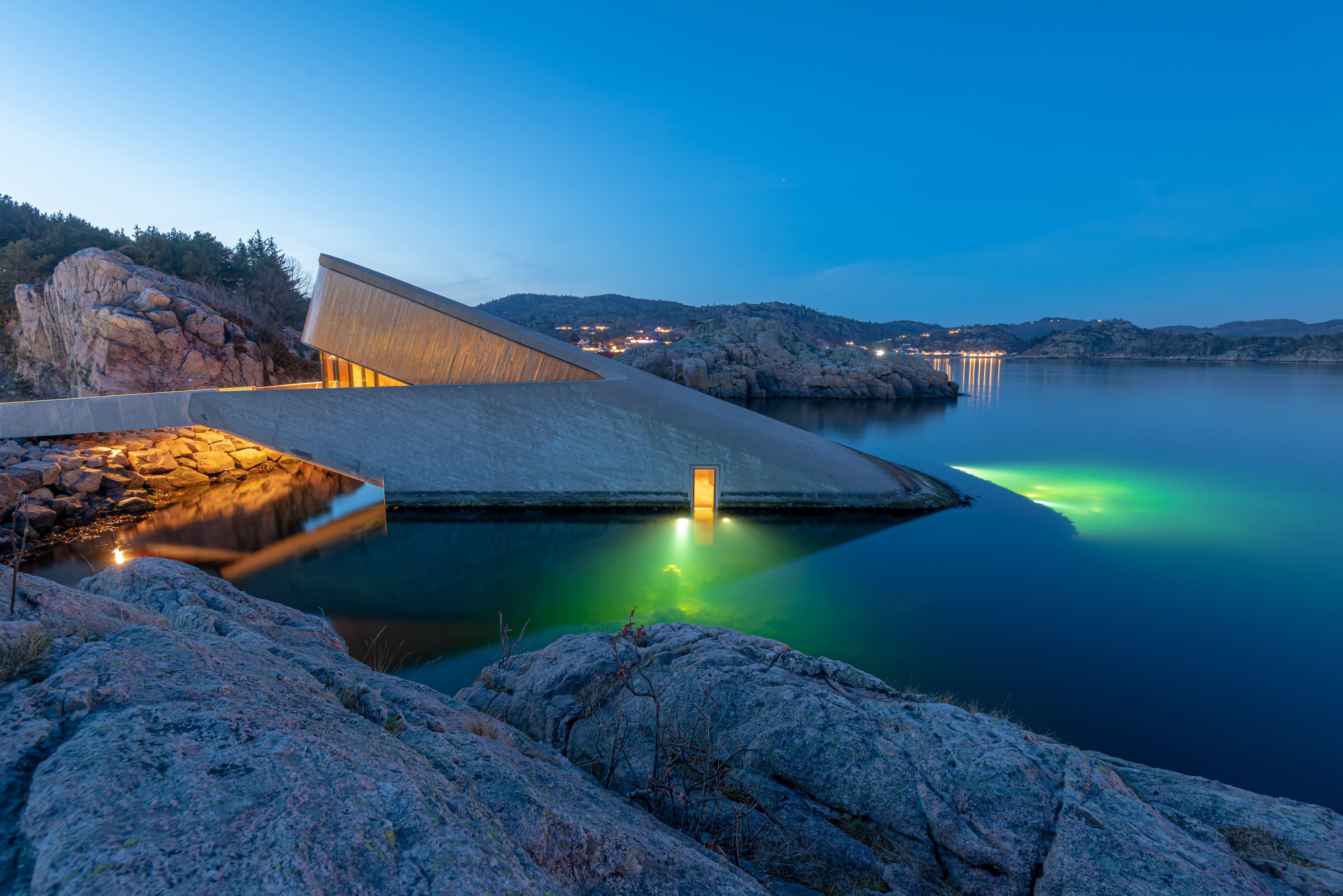 Außenblick auf das Unterwasser-Restaurant in Lindesnes, Norwegen