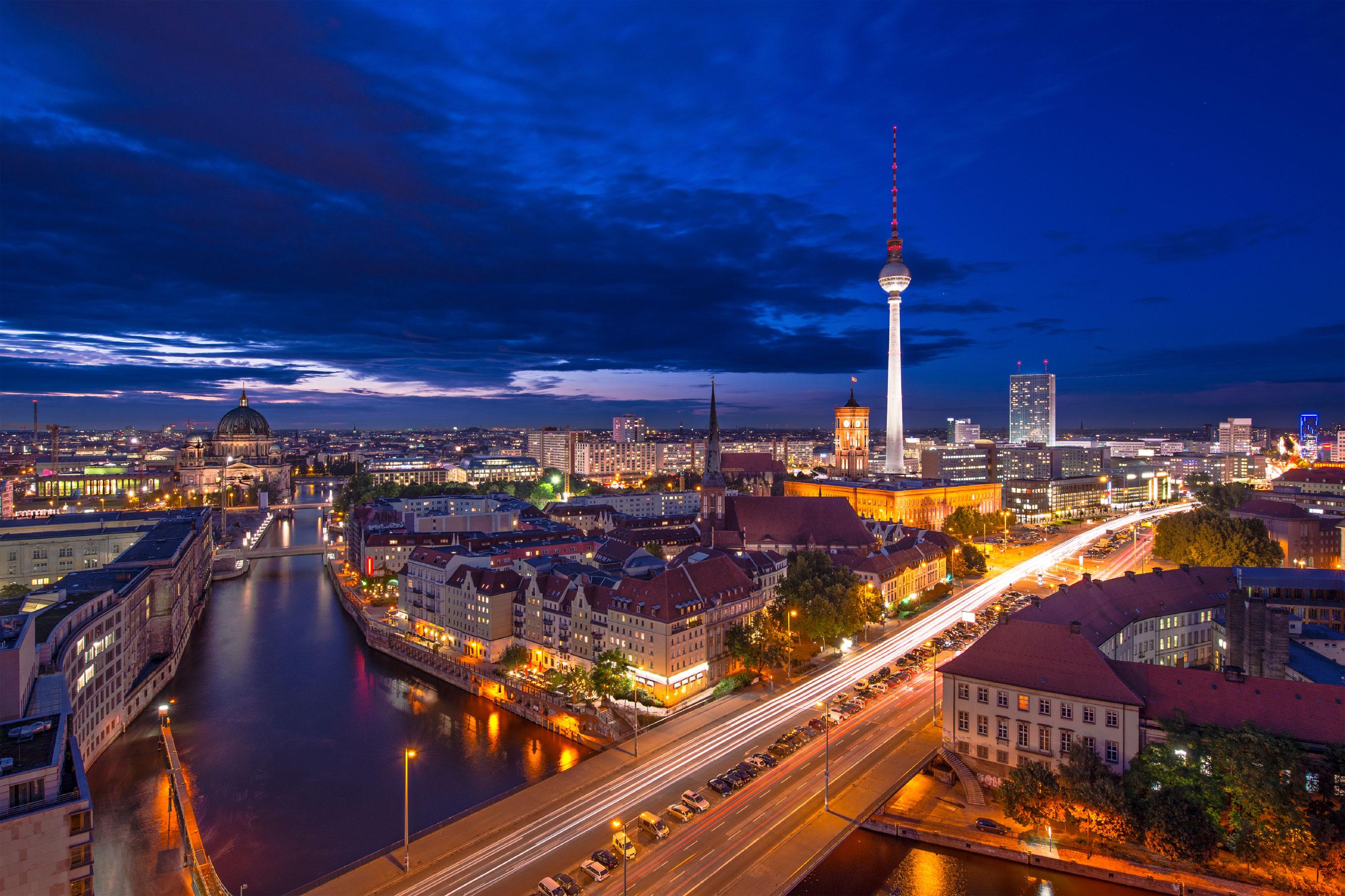 Berlin bei Nacht mit Blick auf den Fernsehturm