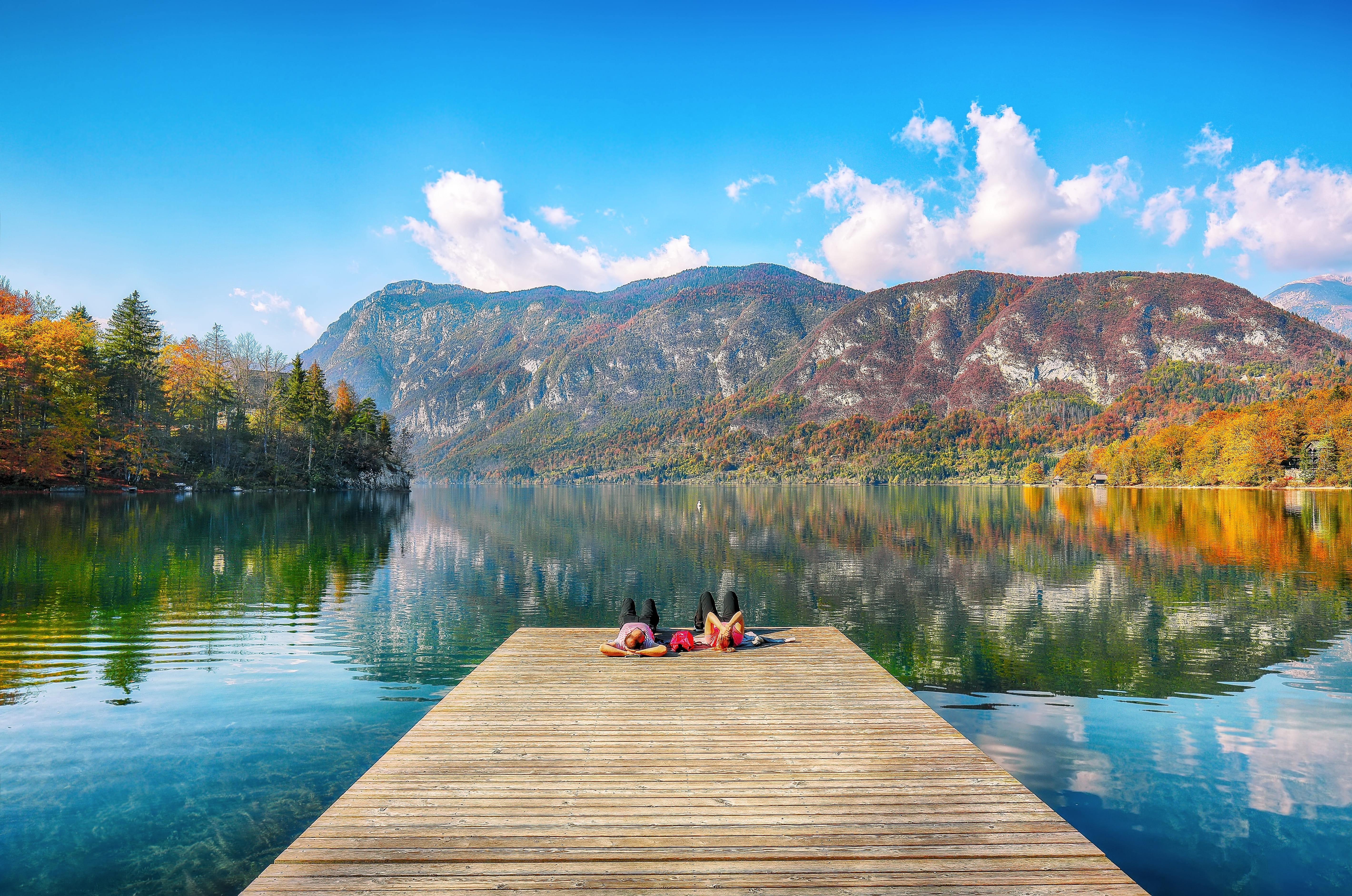 Aussicht auf den Bohinj See im Herbst